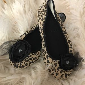 Adorable leopard print shoes
